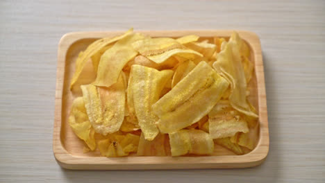 Crispy-Banana-Chips---fried-or-baked-sliced-banana
