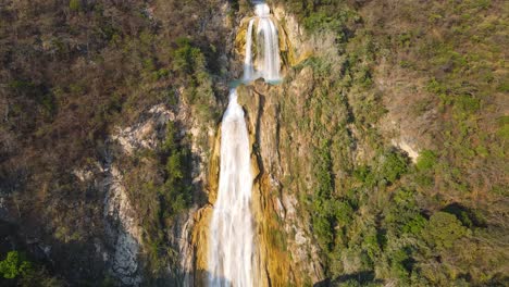 Hermosa-Cascada-El-Chiflon-En-Chiapas,-Mexico,-Vista-Aerea-4k