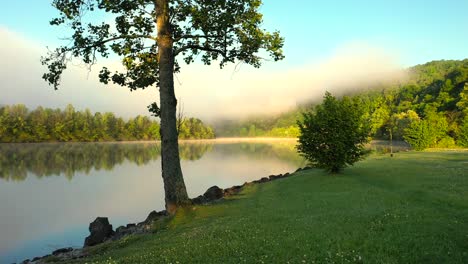 Morning-fog-over-Clinch-River-in-Clinton-Tennessee
