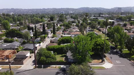 Aerial-shot-over-Los-Angeles-city-suburb,-Sherman-Oaks-in-California