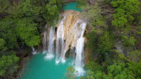 Schöner-Wasserfall-Im-Tropischen-Mexikanischen-Dschungel,-4k-Luftbild