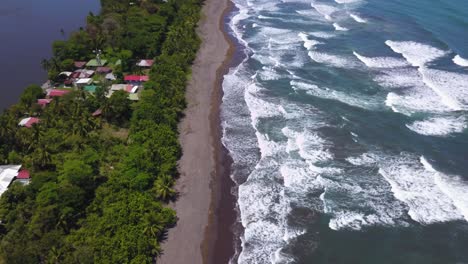 Luftdrohnenansicht:-Die-Tortuguero-kanäle-In-Costa-Rica