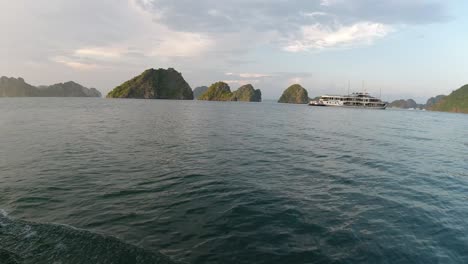 View-from-the-side-of-a-boat-cruising-along-the-ocean-in-Halong-Bay,-Vietnam