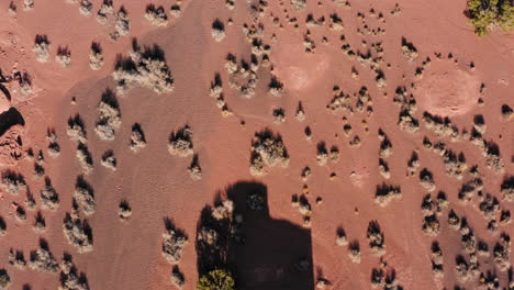 Blick-Von-Oben-Nach-Unten-Auf-Die-Ruinen-Von-Wukoki-Pueblo-In-Der-Wüste-Von-Arizona