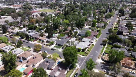 Aerial-over-Sherman-Oaks,-Van-Nuys-neighborhood-of-houses