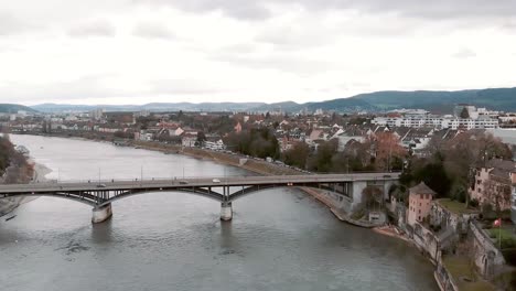 Puente-Wettsteinbrucke-Sobre-El-Río-Rin,-Basilea,-Suiza