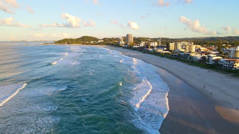 Skyline-At-The-Shoreline-Of-Palm-Beach-In-South-Gold-Coast,-Queensland,-Australia