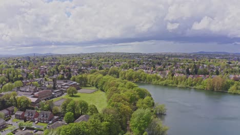 Aerial-drone-shot-of-England-West-Midlands-rural-suburb-residential-estate,-Birmingham