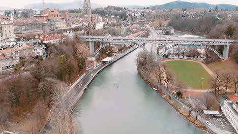 Cathedral-of-Bern-overlooking-Kirchenfeldbrücke-Bridge-in-Bern,-Switzerland