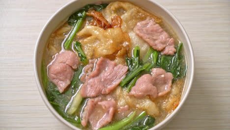 Noodles-with-Pork-in-Gravy-Sauce---Asian-food-style
