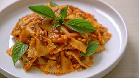 farfalle-pasta-with-basil-and-garlic-in-tomato-sauce---Italian-food-style