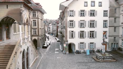 Vennerbrunnen,-Icónica-Fuente-De-La-Ciudad-Vieja-Con-Una-Estatua,-Altstadt,-Berna,-Suiza