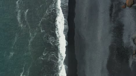 Famous-black-sand-beach-in-Iceland,-Reynisfjara,-aerial