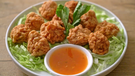 Boiled-Shrimp-Balls-with-Spicy-Dipping-Sauce