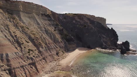Empty-beach-along-Algarve-Atlantic-coast,-crystal-clear-sea-water