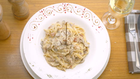 Spaghetti-in-mushroom-sauce-with-grated-cheese,-Mediterranean