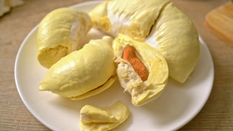 Durian-Gereift-Und-Frisch,-Durianschale