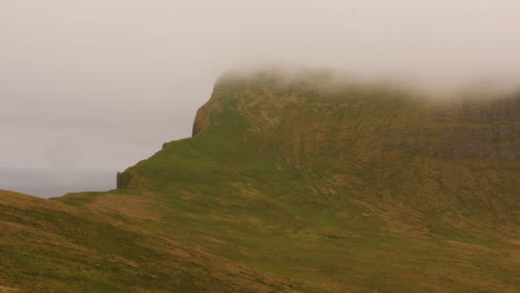 Foggy-Mountains-in-Hornstrandir,-Iceland---Static-Establishing