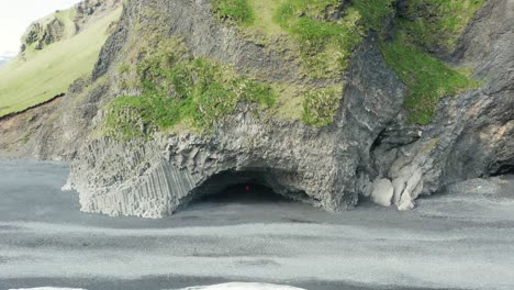 Halsanefshellir-basalt-cave-on-volcanic-shore-of-Iceland,-Reynisfjara