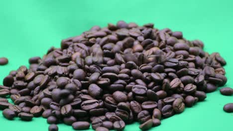 Coffee-beans-slowly-falling-on-a-green-screen