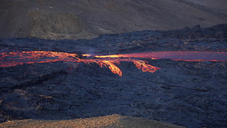 Flowing-Lava-At-Eruption-Site-Of-Volcano-In-Geldingadalir-Valley-Near-Fagradalsfjall-Mountain,-Reykjanes-Peninsula,-Southwest-Iceland---wide-shot
