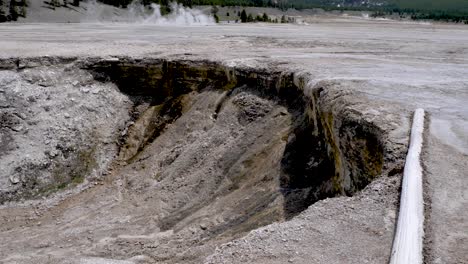 Cráter-Del-Géiser-Excelsior-En-Yellowstone