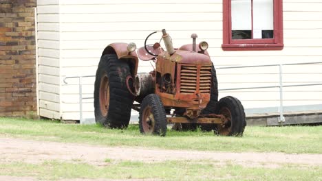 Old-Tractor-Machine-Parks-In-Front-Of-The-White-House