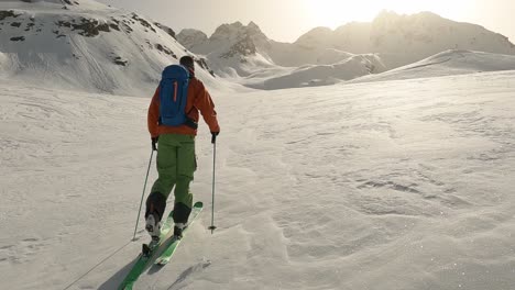 Relaxing-sun-rise-ski-tour-in-the-austrian-alps
