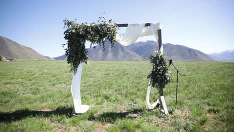 Wedding-Venue-Arch-Decoration,-Scenic-Outdoor-Mountain-Setting