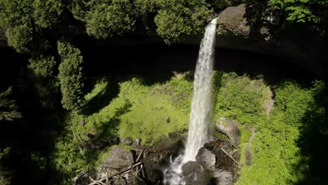 Vista-Aérea-De-Las-Cataratas-Del-Norte-En-El-Parque-Estatal-Silver-Falls-En-Oregon,-Ee.uu.---Disparo-De-Drones