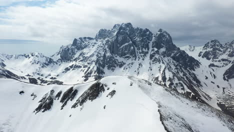 Breathtaking-rotating-drone-shot-of-the-snow-covered-Georgian-Dolomites-in-the-Caucasus-mountains-in-Georgia