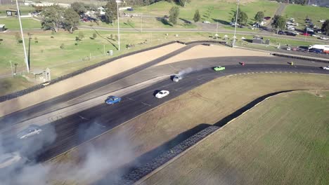 Luftaufnahme-Von-Autos-Und-Rauchverschmutzung-Auf-Der-Rennstrecke-Des-Sydney-Motorsport-Park
