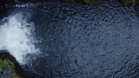Top-down-aerial-shot-of-Toketee-Falls-in-Oregon,-slowly-rising-upwards