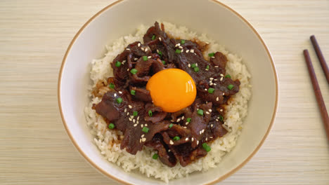Rice-with-Soy-Flavoured-Pork-or-Japanese-Pork-Donburi-bowl---Asian-food-style