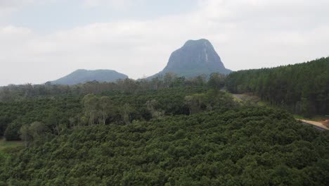 Lush-Forest-With-Countryside-Overlooking-Glass-House-Mountains-In-Sunshine-Coast-Region,-Queensland,-Australia