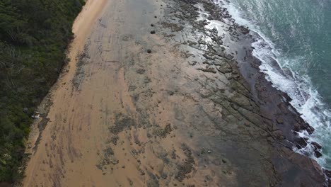 Waves-Hitting-Rocky-Shore-Of-Bateau-Bay-Beach---Bateau-Bay-Tourist-Attraction-In-NSW,-Australia