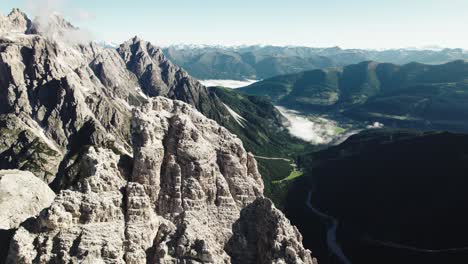 Majestätische-Bergkette-In-Den-Dolomiten-In-Italien