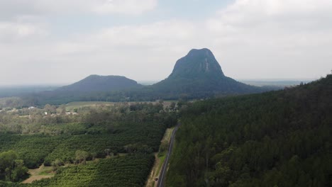 Scenic-Road-With-Mount-Tibrogargan-In-The-Distance-At-Glass-House-Mountains-National-Park-In-QLD,-Australia