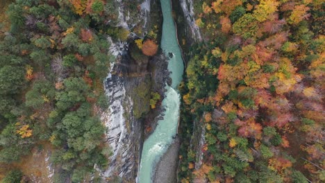 Beautiful-blue-canyon-river-in-autumn-forest,-top-view
