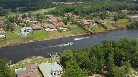 Boats-passes-on-Intracoastal-Waterway-ICW-in-Grand-Strand,-Myrtle-Beach,-South-Carolina