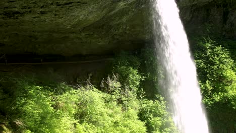 Mächtiger-Wasserfall-An-Den-North-Falls-Im-Silver-Falls-State-Park-In-Oregon-Tagsüber---Statische-Aufnahme