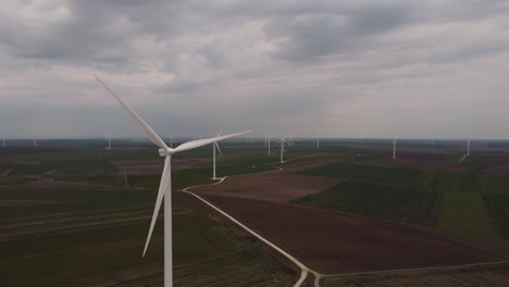 Luftaufnahme-Des-Windparks.-Grüne-Energie