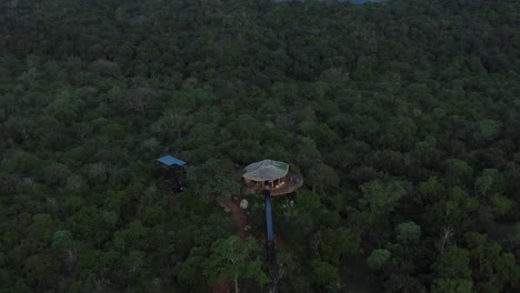 Abgelegenes-Safari-glamping-resort-Im-üppigen-Tropischen-Wald-Von-Sri-Lanka
