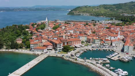 Aerial:-amazing-Mediterranean-town-Izola-on-Adriatic-coast-peninsula,-Slovenia