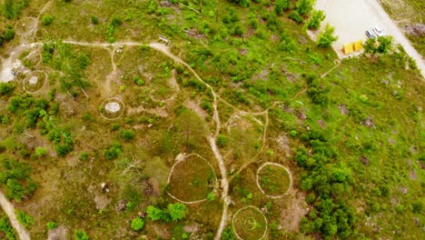 Túmulos-Circulares-En-El-Sitio-Arqueológico-De-Los-Círculos-De-Piedra-En-Gmina-Brusy,-Condado-De-Chojnice,-Norte-De-Polonia