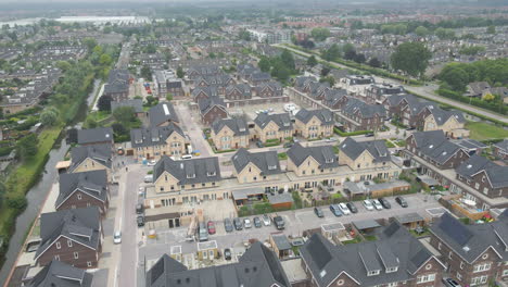 Aerial-of-newly-build-neighborhood-with-solar-panels-on-the-rooftop-of-homes