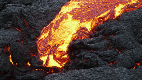 Lava-Que-Fluye-De-La-Erupción-Volcánica