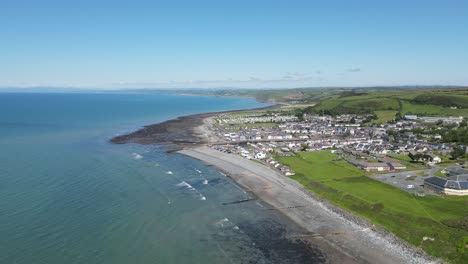 Aberaeron-Wales-Küstenstadt-Und-Hafen-High-Pov-Luftaufnahmen-4k