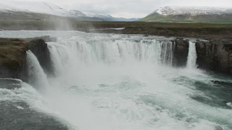 Slow-pan-of-epic-Goðafoss-Waterfall-Iceland