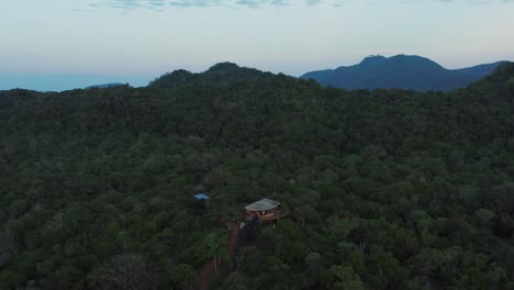Yala-Safari-camping-lodge-in-canopy-of-lush-tropical-jungle,-aerial